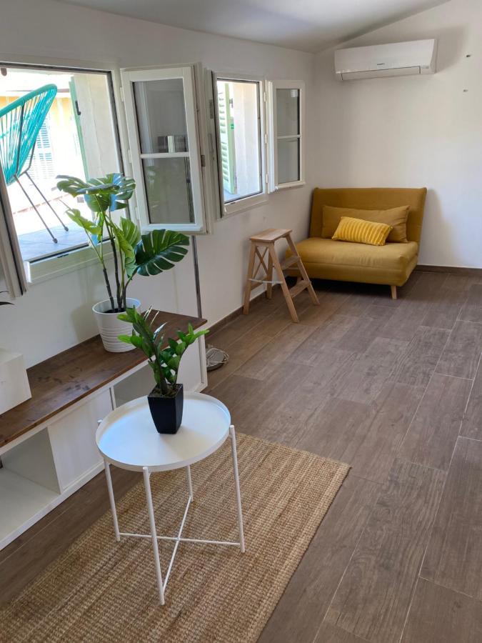 Cozy With Terrace - Old Town Apartment Nizza
